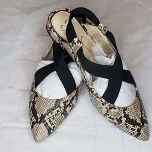 Jessica Simpsons Snake flats sz 8